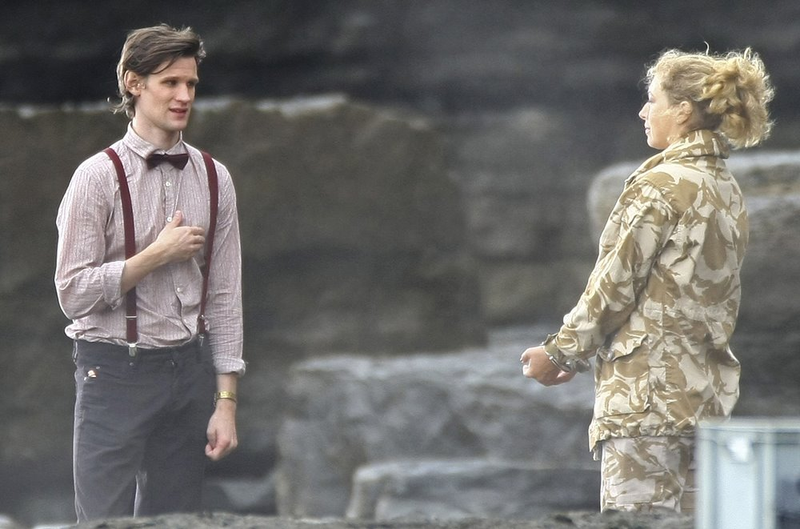 Illustration for article titled ScarJo Is Smoking In New Iron Man 2 Stills, While Doctor Who's Fires Rage On